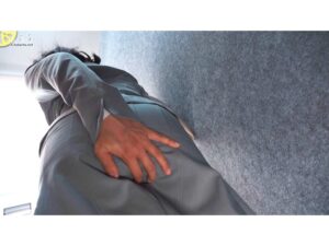 閉じ込められたエレベーターで脂汗…我慢の限界でうんこ漏らし【OHOJHI-751】