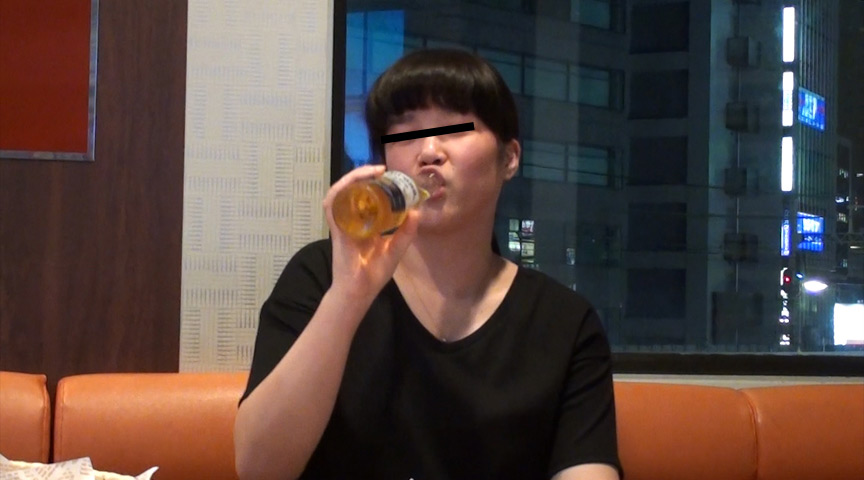 お酒で体調を崩して自然に嘔吐…素人のゲロVol.1【無料動画】