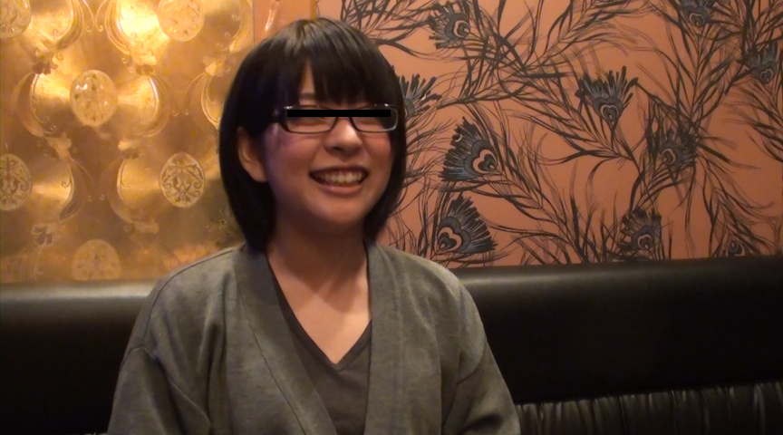 日本酒をハイペースで飲んで3回の自然嘔吐…明るい素人・にあちゃんのえずきとゲロ動画Vol.7【無料動画】